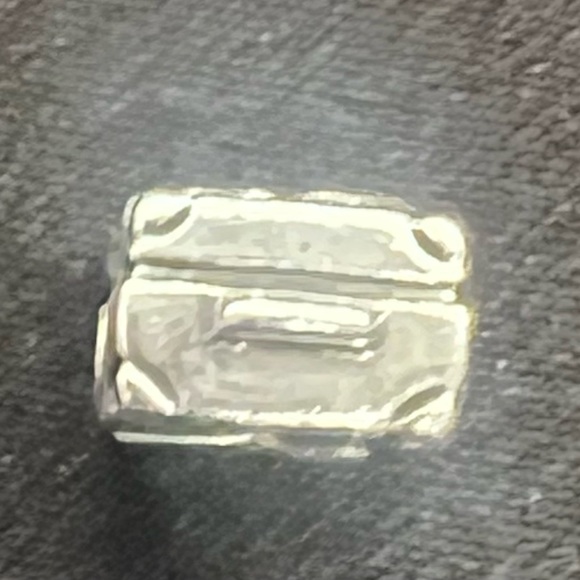 Pandora Adventure Suitcase Charm - Picture 5 of 5